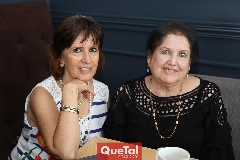  Luz María Villasuso y Carmelita Ponce .