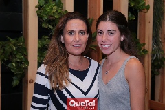 Damaris Navia con su hija Andrea Vilet.