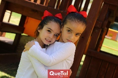  Montse y Paula.