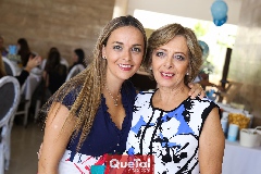  Renata y su mamá Rosana Benavente.