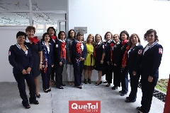  Las damas voluntarias de la Cruz Roja frente a la nueva sala nombrada en honor de la Sra. Carmenchu Vilet de Torres Corzo q.e.p.d..