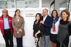  El Gobernador Juan Manuel Carreras y su esposa Lorena de Carreras con la familia de la Sra. Caridad Torres de Rangel.