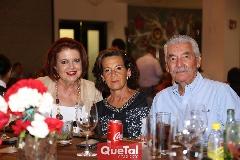  María Teresa Pizzuto, Mercedes Muñiz y Juan Subirana .