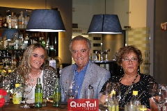    Lynn y  Pepe Lalo Coulon con Chiquis Berlanga.