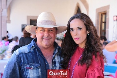  Che Hernández y Chely Sotomayor de Hernández.