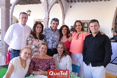  Lucila con sus mejores amigos de toda la vida.