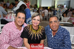 Jorge Chevaile, Luz Estela Gómez y Oscar Chevaile .