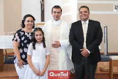  Miriam Flores de García, Andrea García, Padre Chava y Miguel García.
