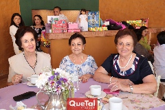  María Elena Flores, Rebeca Oropeza de Flores y Maruca Flores de Martínez.