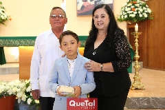  Marco Antonio con sus abuelos .