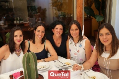  Cristina Castañares, Lorena Lara, Ale Labastida, Sandra Lara y Pilar Allende.