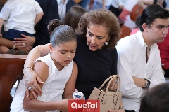  Margarita de Sarquis con su nieta Yezmín.