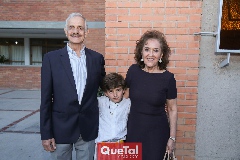  Marcelo con sus abuelos paternos, Saad Sarquis y Margarita Labastida de Sarquis.