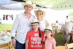  Maximo, Claudia, Camila e Isabella.