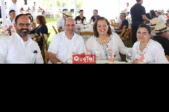  José Antonio Guzmán, Francisco González, Lorena y Maritza Quintanilla    .