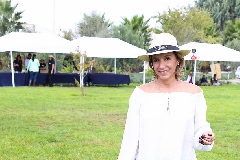  Inés Hernández con su abuela Bety Lavín.