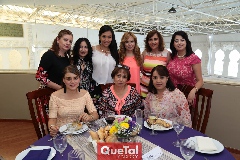 Ana Luisa con sus amigas de Seguros El Potosí.