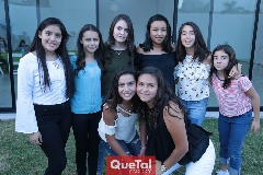  Muy contentas.