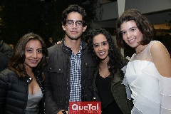  Rebeca, Santiago, Fernanda y Cristy.