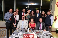 Anahí y José Antonio Lorca con sus amigos.