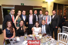  Anahí y José Antonio Lorca con sus amigos.