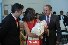 Los orgullosos padrinos Guillermo Espinosa, Lorena Valle y Juan Manuel Carreras.