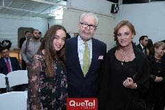  Estefanía Alcalá, Ignacio Alcalá y Ana Mary Lorca de Navarro.
