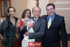  Anahí Torres de Lorca, Lorena Valle de Carreras, El pequeño José Antonio, Juan Manuel Carreras López y José Antonio Lorca.