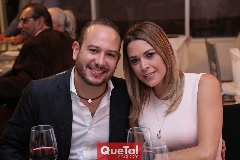 Manuel Sánchez y Jonel Sharp.