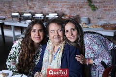  Carmen Berrueta, Martha Perogordo y Bibi Perea.