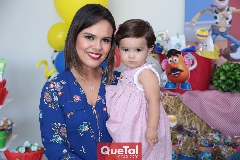  Ale Díaz de León y su hija Ale Conde.