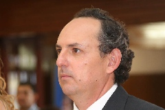  Antonio Flores .