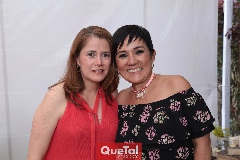  Lupita Torres y Claudia Grijalva, cuñadas.