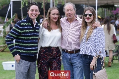  Adrián, Maru y Manuel Muñiz y Araceli Palau.