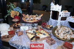  Una exquisita mesa de quesos.