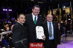  En representación de la Universidad.