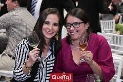  Cristina Castañares y Cynthia Pérez.
