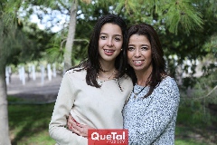  Isa Villanueva y su mamá Fina Alcocer.
