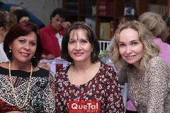  Azu Isis, Teresa Carrera y Adelina Lasso de la Vega.