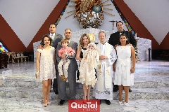  Humberto y María José con sus papás, padrinos y el Padre Pablo Roger.