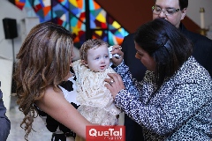  María José con su mamá Marilú Paredes y su madrina Maribel Torres de Payán.