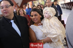  Moisés Payán y Maribel Torres con su ahijada María José.