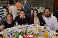  Disfrutando de la fiesta.