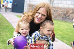  Elisa Vilet con sus hijos, Alejandro y Eduardo.