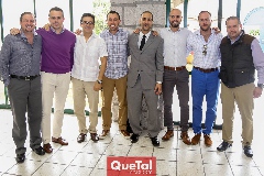  Humberto con sus amigos.