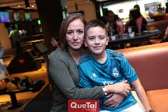  Karina Ramos y su hijo Mau Alcalde.