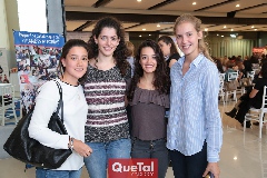  Mónica Muñoz, Karina García, Andrea Abud y Fer Romo.