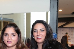  Sara Berrones y Becky Alcalde.