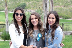  Romina con sus hermanas, Mucia y Estefanía Reverte.