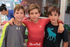  Agustín, Daniel y Juan Carlos.